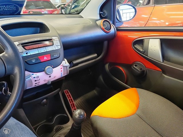 TOYOTA AYGO 10