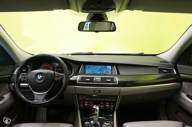 BMW 530 Gran Turismo 9