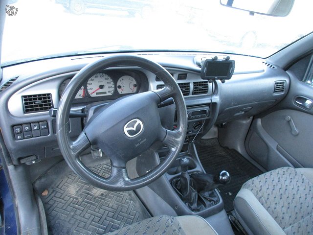 Mazda B2500 9