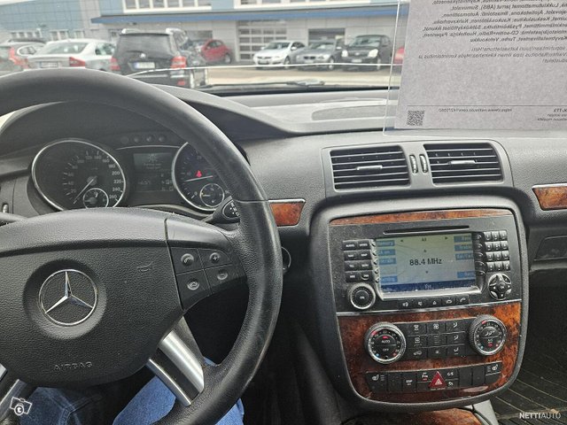 Mercedes-Benz R 9