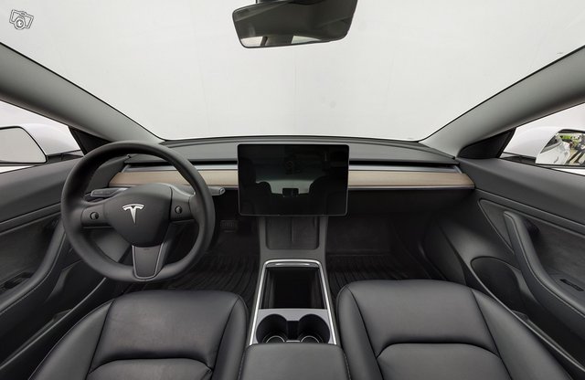 Tesla Model 3 9