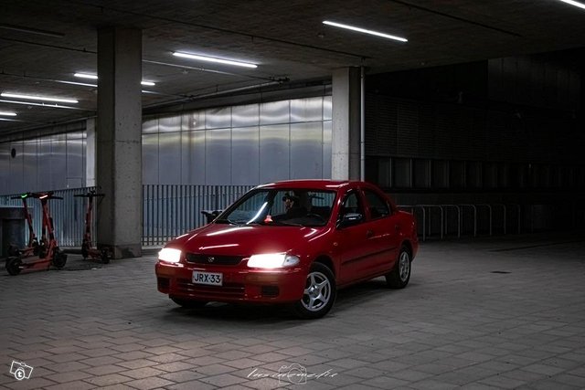 Mazda 323 1