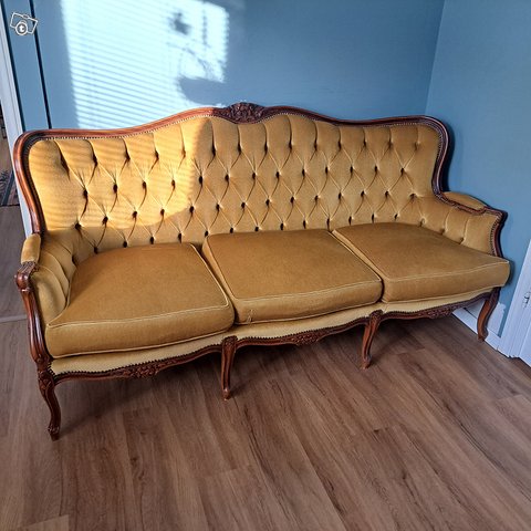 Keltainen antiikki sohva, kuva 1