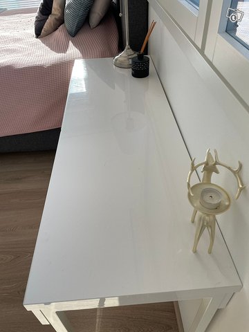 Hyväkuntoinen Ikea Bestå Burs -työpöytä, kuva 1