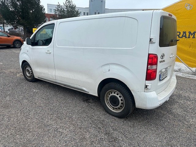 Toyota Proace 5