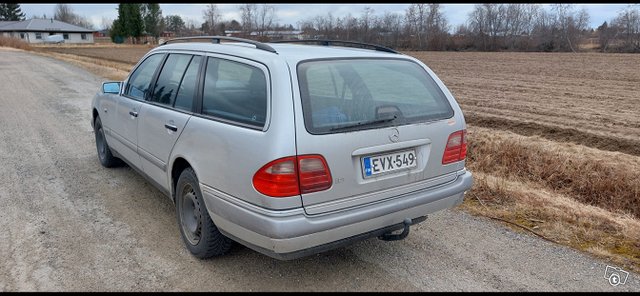 Mercedes-Benz E 290, kuva 1