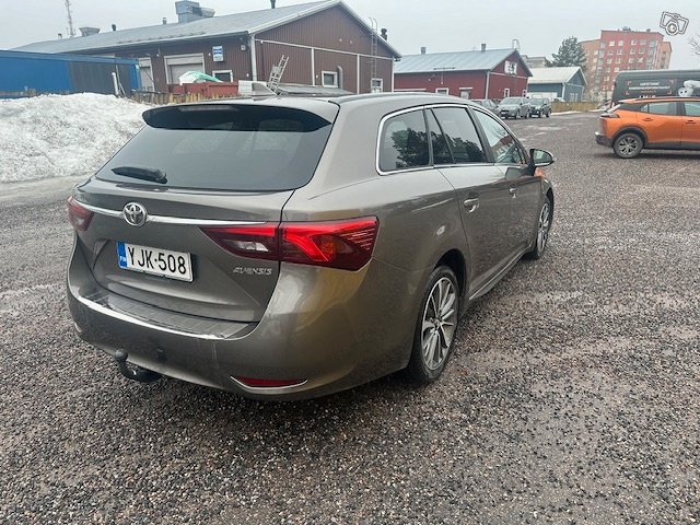 Toyota Avensis 3