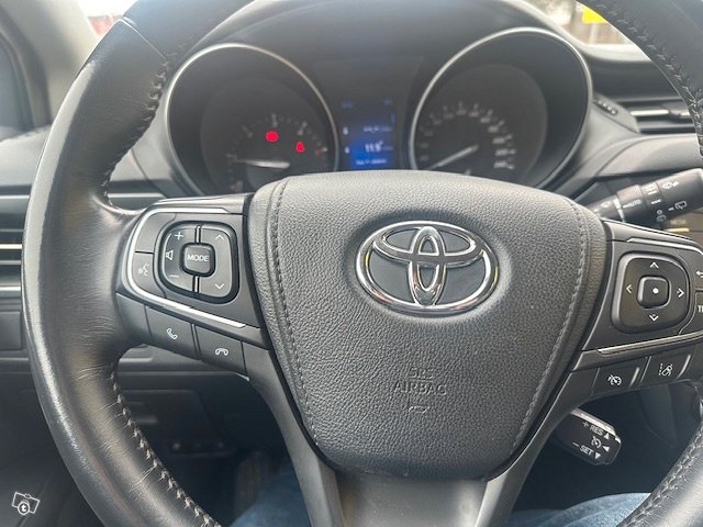 Toyota Avensis 10