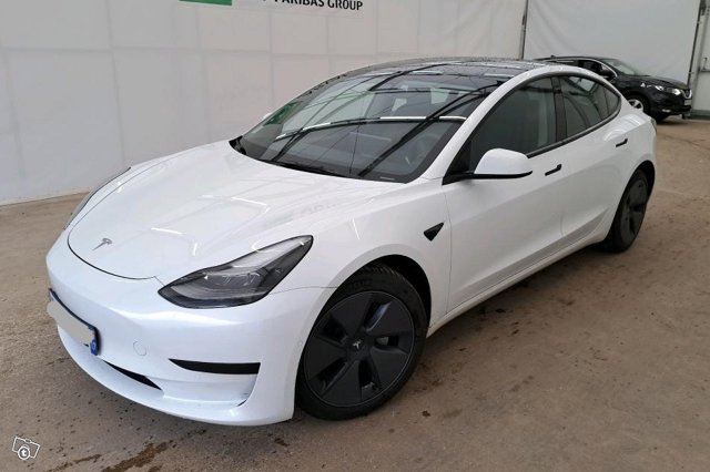 Tesla Model 3 1