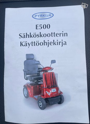 Pyrkijä E500 -sähköskootteri / seniorimopo 8