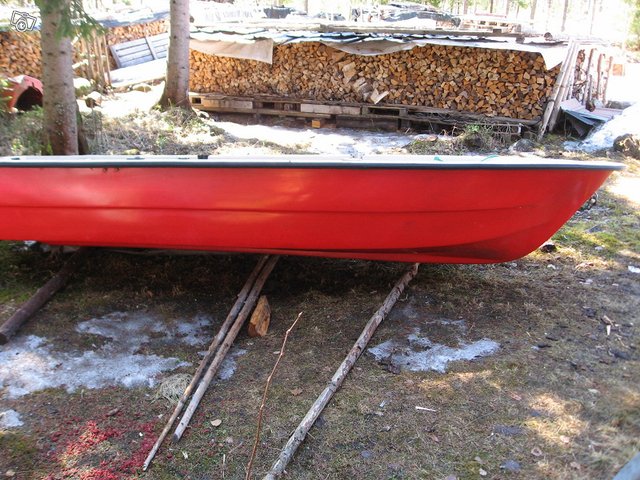Tasaperä lasikuituvene  , pit. 4M  lev.1,4 M. punainen  (Lohi)  Hyväkuntoinen., kuva 1