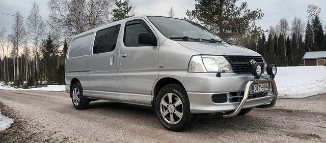 Toyota Hiace 2