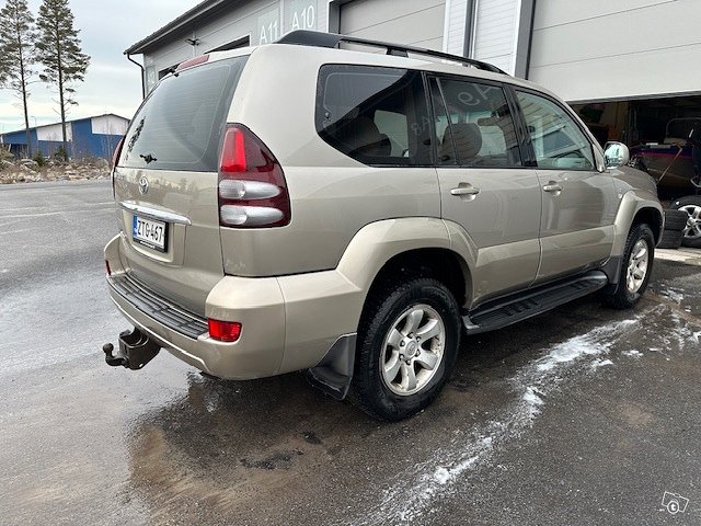 Toyota Land Cruiser 4