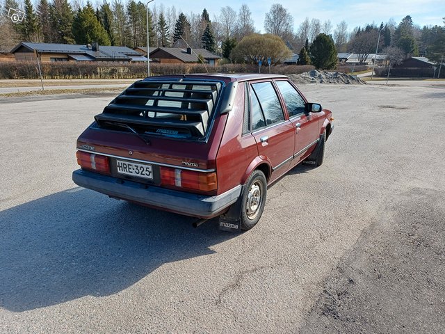 Mazda 323 2