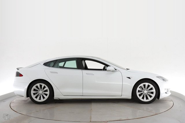 Tesla Model S 13