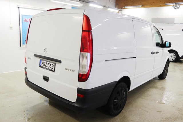 Mercedes-Benz Vito 5