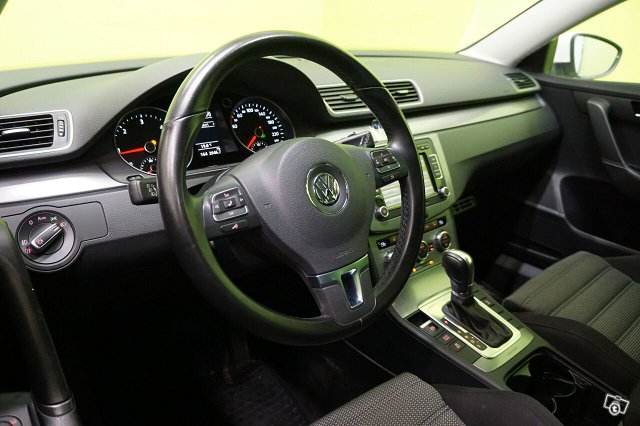 Volkswagen Passat 9