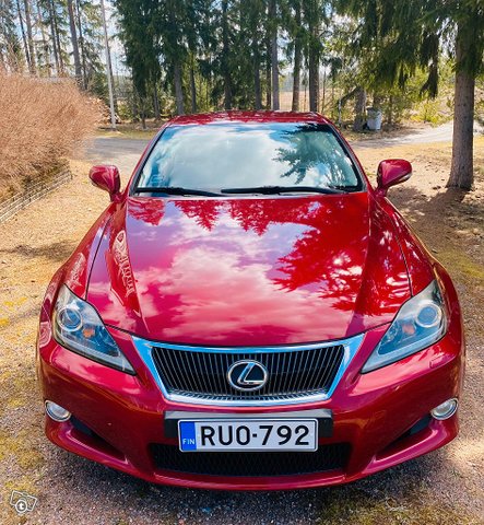 Lexus IS 4