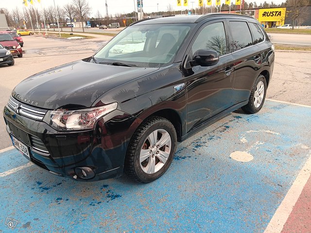 Mitsubishi Outlander 4