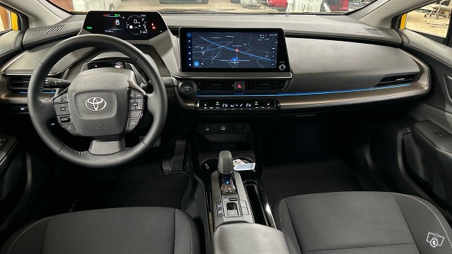 Toyota Prius Plug-in 10