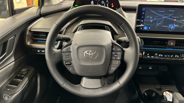Toyota Prius Plug-in 12