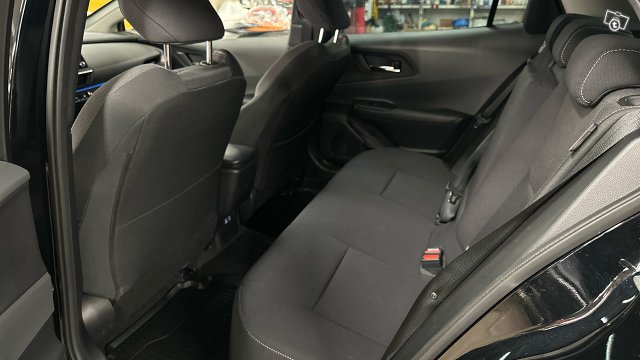 Toyota Prius Plug-in 9