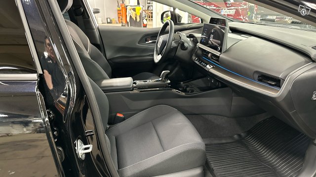 Toyota Prius Plug-in 17