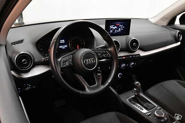 Audi Q2 12