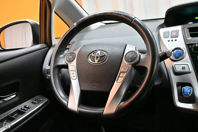 Toyota PRIUS+ 15