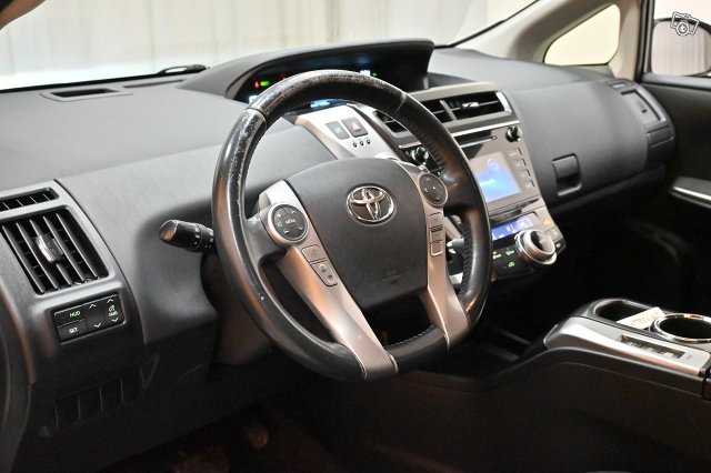 Toyota PRIUS+ 17