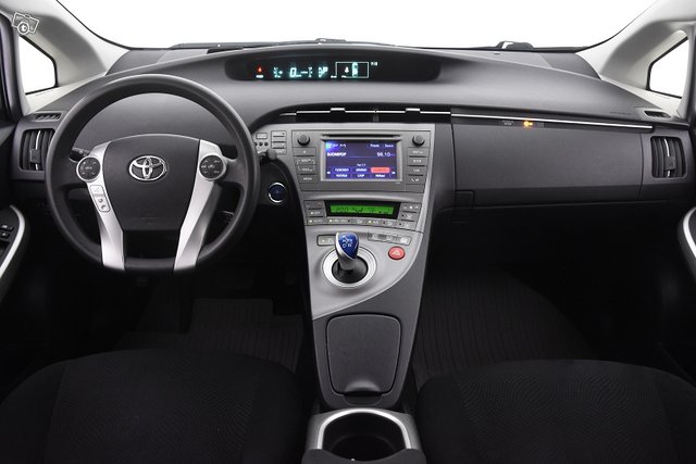 Toyota Prius 16