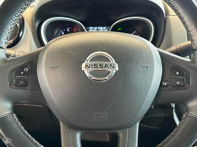 Nissan NV300 13