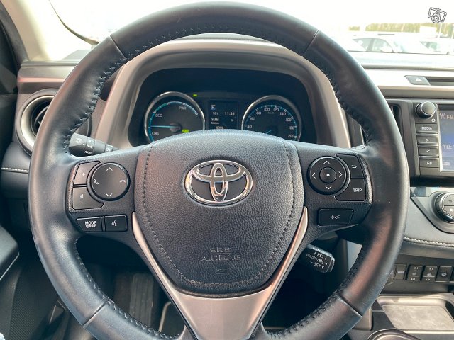Toyota RAV4 6