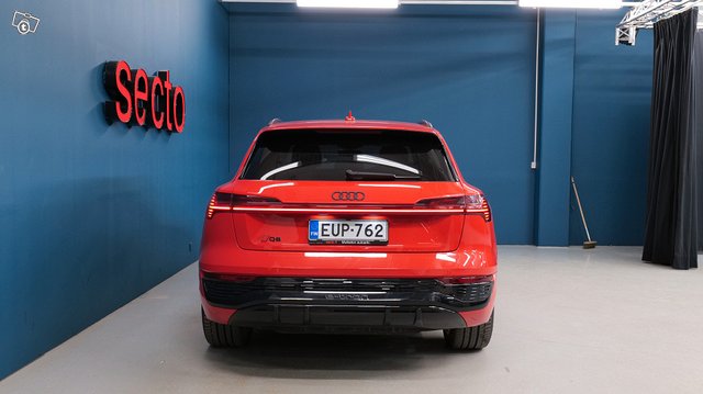 Audi Q8 E-TRON 3
