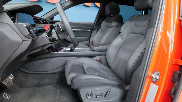 Audi Q8 E-TRON 8
