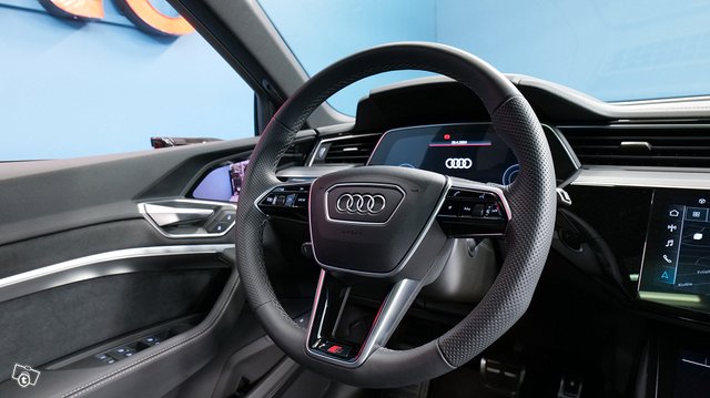 Audi Q8 E-TRON 10