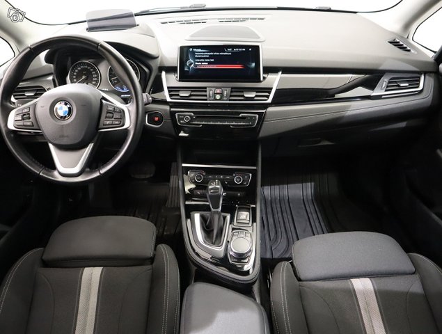 BMW 225 18