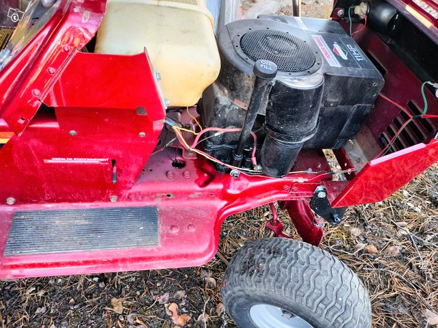Murray traktori päältä ajettava ruohonleikkuri j, kuva 1