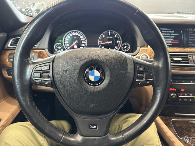 BMW 740 4