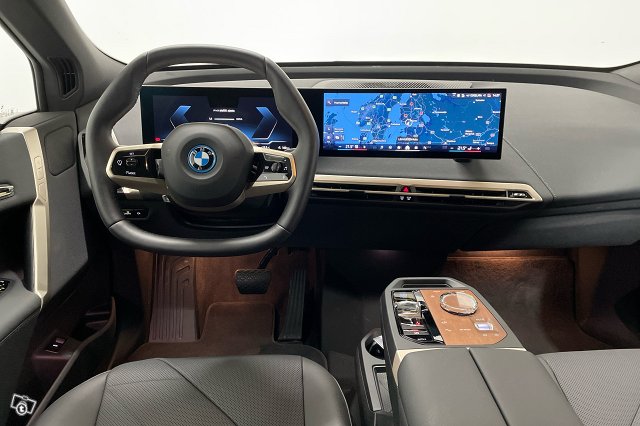 BMW IX 8