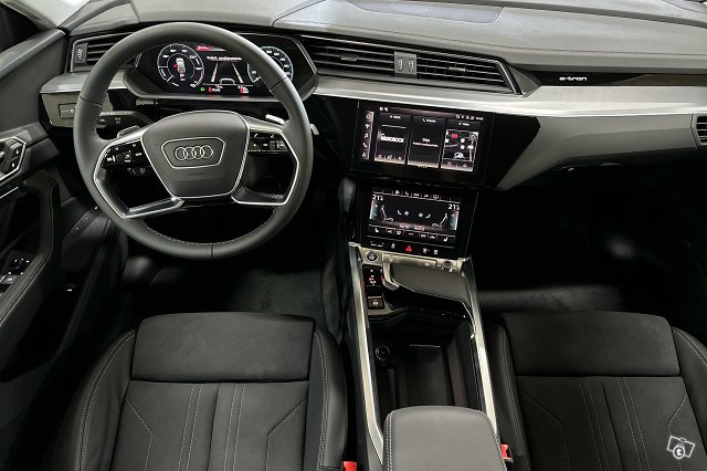 Audi Q8 E-tron 7