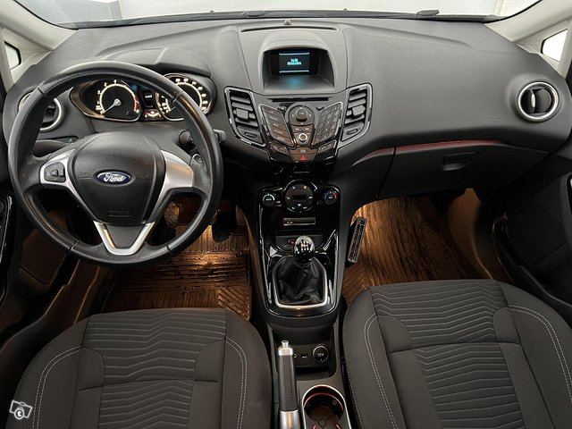 Ford Fiesta 16