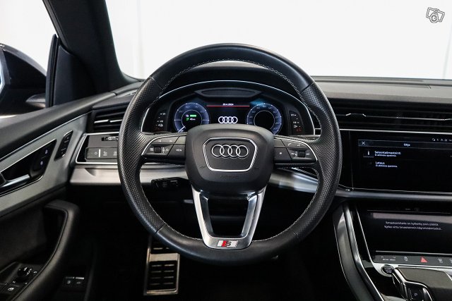 Audi Q8 6