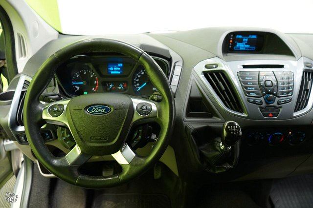 Ford Tourneo Custom 8
