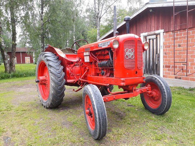 Nuffield-traktori 4
