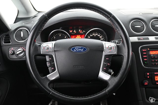 Ford S-Max 24