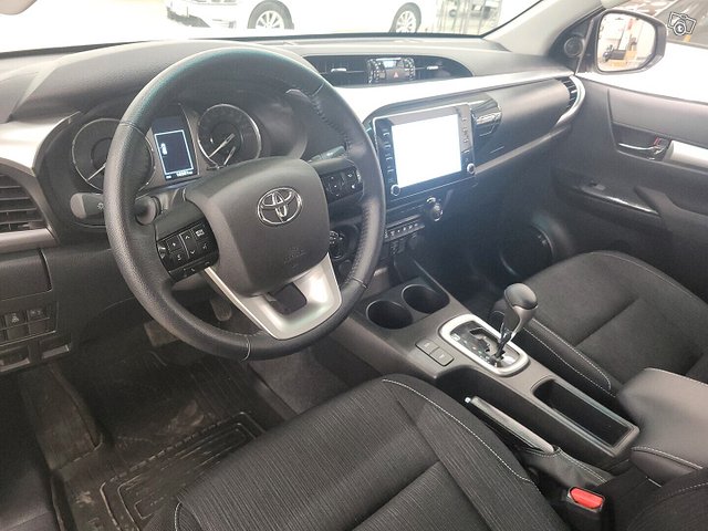 Toyota Hilux 7