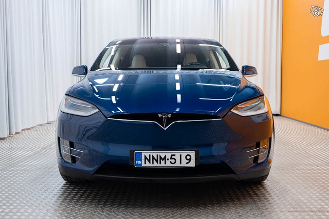 Tesla Model X 2