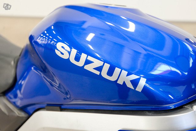 Suzuki SV 15