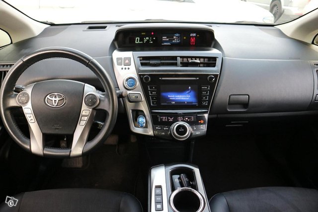 Toyota Prius+ 10